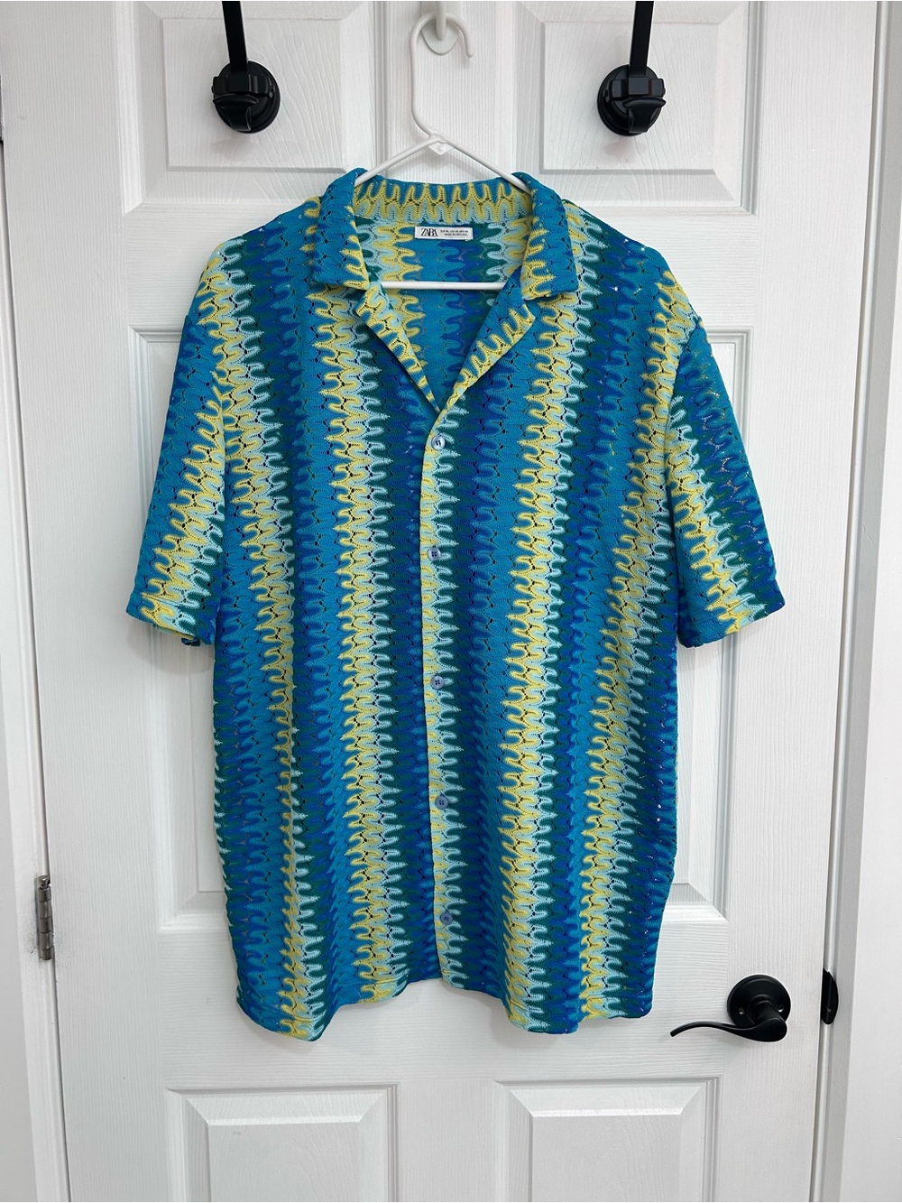 Zara Men's Short-Sleeve Button-Up Shirt in Blue and Yellow Wave Pattern